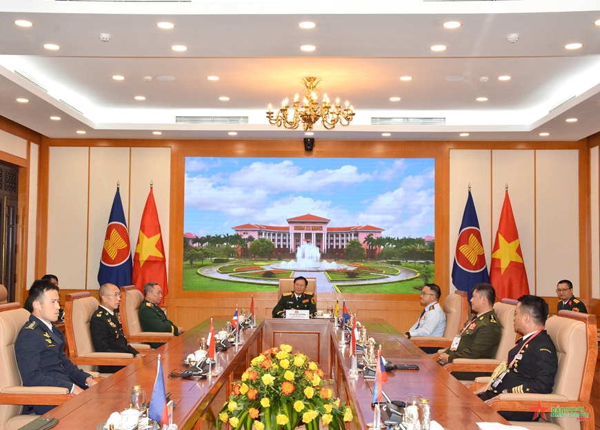 Đại tướng Nguyễn Tân Cương tiếp trưởng đoàn các nước ASEAN tham dự AMICLC-1